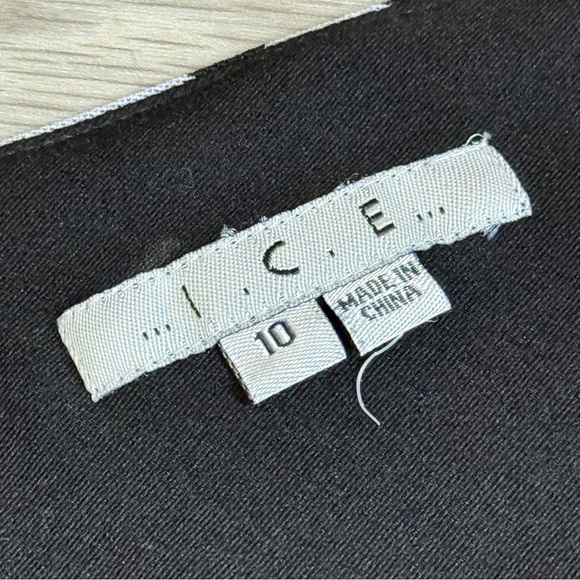 Black White Geometric Print Fit & Flare Dress Size 10 - Picture 4 of 10